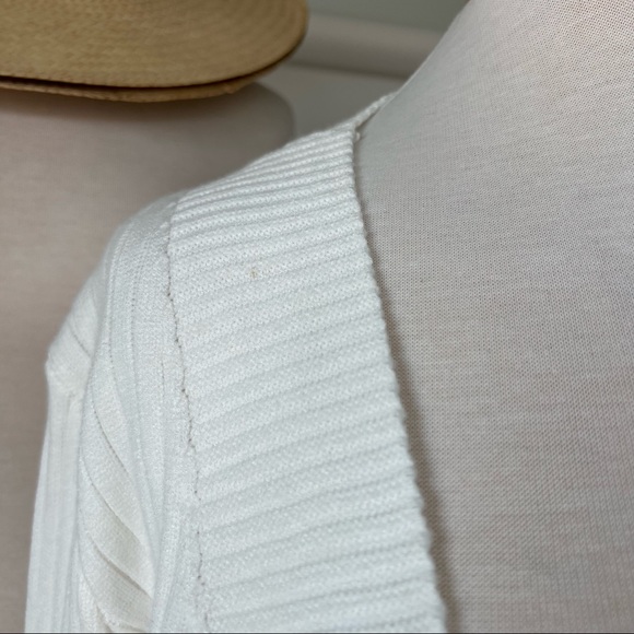 SOLD ❌ WHITE THICK RIBBED SWEATER TOP - Picture 6 of 7